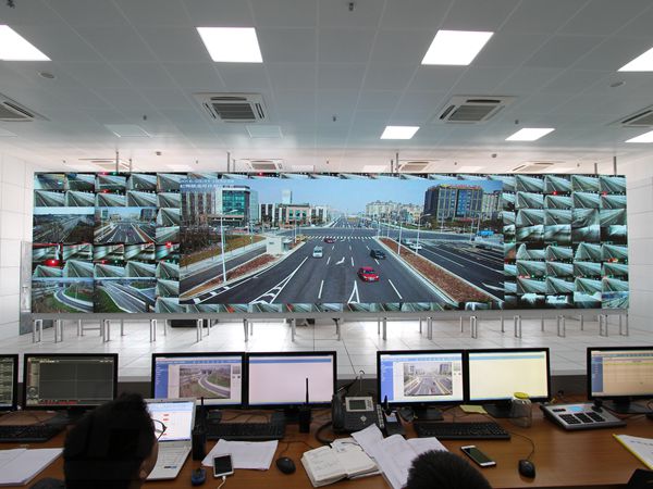 上海虹梅南路隧道監(jiān)控中心室內led全彩顯示屏