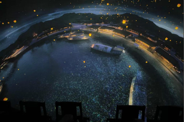 虹橋球幕影院：觀眾“穿過虹橋，球幕的影片將會轉為夜景