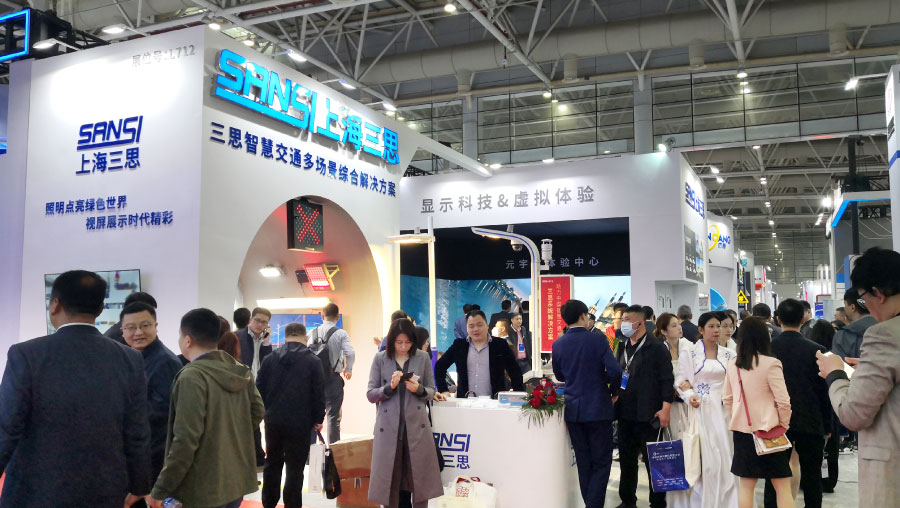 ?高速展現(xiàn)場(chǎng)/三思實(shí)拍