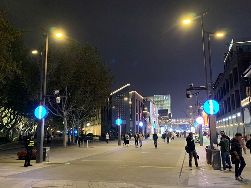 圓形,燈桿屏,適配,5G基站,集成,環(huán)境監(jiān)測功能