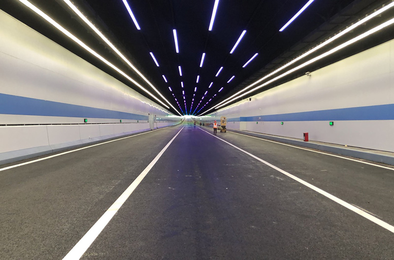新型,LED隧道燈,助力城市交通,節(jié)能環(huán)保又安全