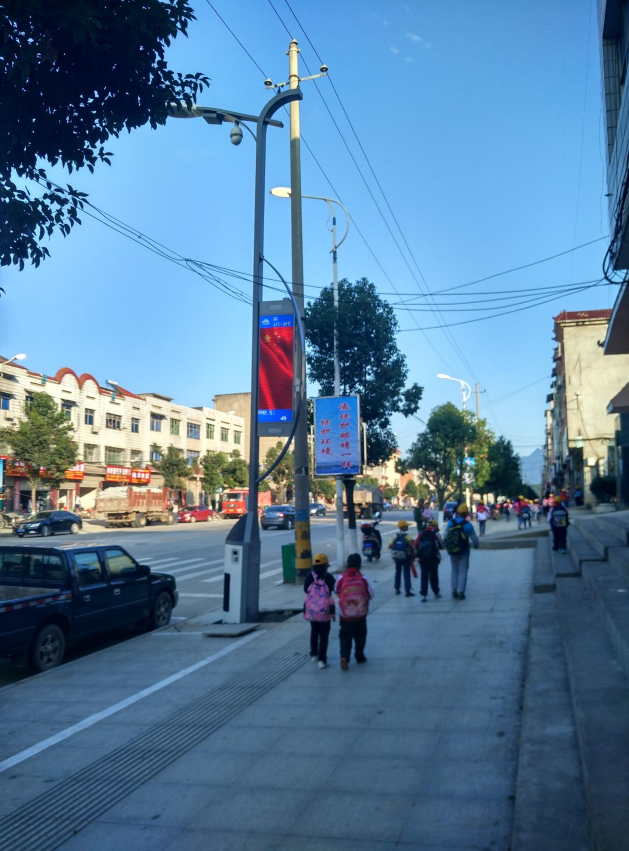 智慧路燈,試點成功,集成照明,監(jiān)控與5G基站于一體