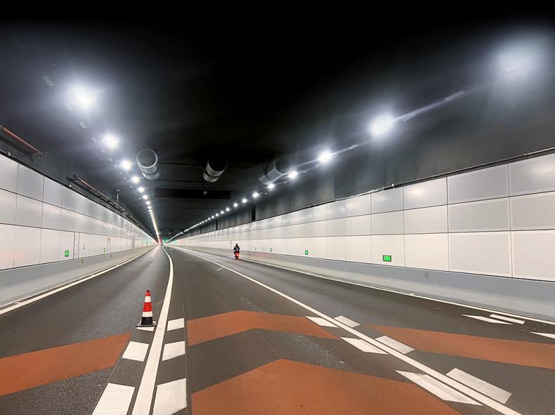 光學(xué)革新,破譯道路密碼,定制配光方案,解決隧道“斑馬線”困局